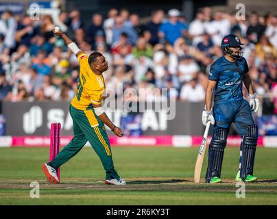 Il bowling di Samit Patel of Notts Outlaws nella partita Vitality Blast T20 a cura di Haider Ali del Derbyshire Foto Stock