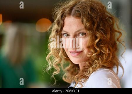 Parigi, Francia. 10th giugno, 2023. Aurélie Saada partecipa al 2023 French Open di Roland Garros il 09 giugno 2023 a Parigi. Foto di Franck Castel/ABACAPRESS.COM Credit: Abaca Press/Alamy Live News Foto Stock