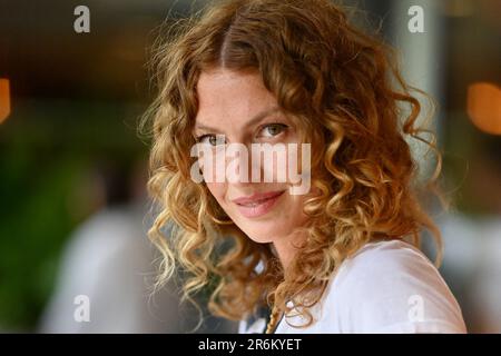 Parigi, Francia. 10th giugno, 2023. Aurélie Saada partecipa al 2023 French Open di Roland Garros il 09 giugno 2023 a Parigi. Foto di Franck Castel/ABACAPRESS.COM Credit: Abaca Press/Alamy Live News Foto Stock