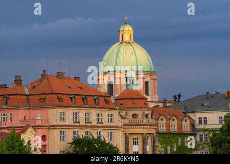 Cupola della Chiesa di San Francesco d'Assisi, Praga, Boemia, Repubblica Ceca (Czechia), Europa Foto Stock