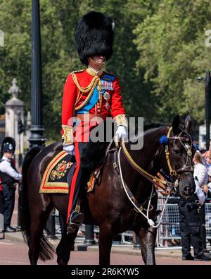 The Mall, Londra, Regno Unito. 10th giugno 2023. "The Colonel's Review". A cavallo del colore recensito dal Colonnello del reggimento, Principe William Principe di Galles, Colonnello delle Guardie gallesi, cavalcando un cavallo di nome Darby, un dono alla regina defunta dalla polizia reale Canadese montata. La Rassegna del Colonnello è la seconda prova per la sfilata Trooping the Colour che si terrà il 17th giugno 2023. Foto di Amanda Rose/Alamy Live News Foto Stock