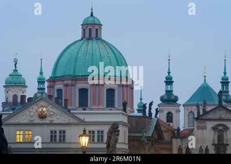 Cupola della Chiesa di San Francesco d'Assisi, Praga, Boemia, Repubblica Ceca (Czechia), Europa Foto Stock