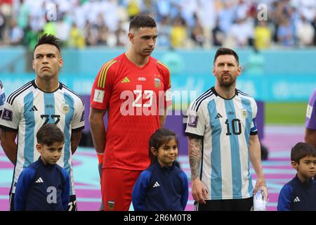 Lusail, Qatar, 22 novembre 2022. I giocatori argentini cantano la canzone nazionale durante la partita tra Argentina Nazionale Team vs. Arabia Saudita Nazionale Foto Stock