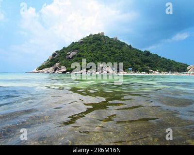 Una vista aerea di un'isola di sabbia situata in un corpo d'acqua Foto Stock