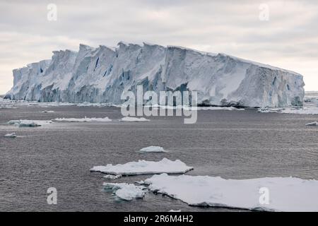 Frammento di Iceberg tabulare, Mare di Amundsen, Antartide Foto Stock