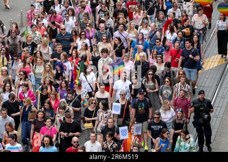 Zagabria, Croazia. 10th giugno, 2023. La gente partecipa alla parata annuale LGBTQ Pride a Zagabria, Croazia, il 10 giugno 2023. Foto: Marko Habljak/PIXSELL Credit: Pixsell/Alamy Live News Foto Stock