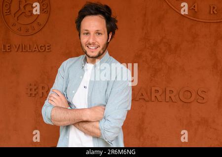 Parigi, Francia. 10th giugno, 2023. Vianney partecipa al 2023 French Open di Roland Garros il 10 giugno 2023 a Parigi. Foto di Laurent Zabulon/ABACAPRESS.COM Credit: Abaca Press/Alamy Live News Foto Stock