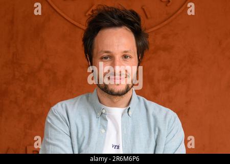Parigi, Francia. 10th giugno, 2023. Vianney partecipa al 2023 French Open di Roland Garros il 10 giugno 2023 a Parigi. Foto di Laurent Zabulon/ABACAPRESS.COM Credit: Abaca Press/Alamy Live News Foto Stock
