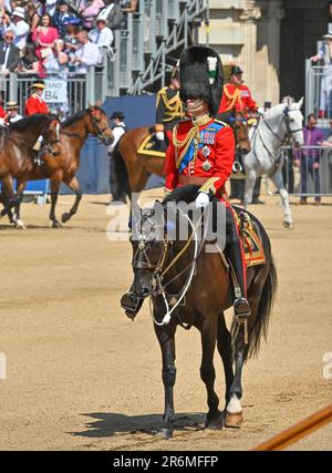 Horse Guards Parade, Londra, Regno Unito il 10 2023 giugno. HRH Prince William, il Principe di Galles, recensisce i reggimenti delle Divisioni domestiche come il colonnello regimentale delle Guardie gallesi durante la Trooping the Colour alla Horse Guards Parade, Londra, Regno Unito il 10 2023 giugno. Le divisioni sulla parata includono, le guardie piedi; le guardie Grenadier, le guardie Coldstream, le guardie scozzesi, Le Guardie irlandesi, le Guardie gallesi, con il reggimento Household Cavalry montato composto dalle Guardie della vita e il Blues e Royals che insieme forniscono l'Escort del Sovrano. Anche la Royal Artillery, la truppa del Re. Rosso Foto Stock