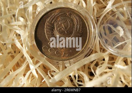 Una moneta demonetizzata. Moneta dell'Unione Sovietica 5 kopecks obverse. Foto Stock