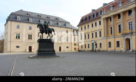 Statua equestre del duca Carlo Augusto, in Piazza della democrazia, Weimar, Germania Foto Stock