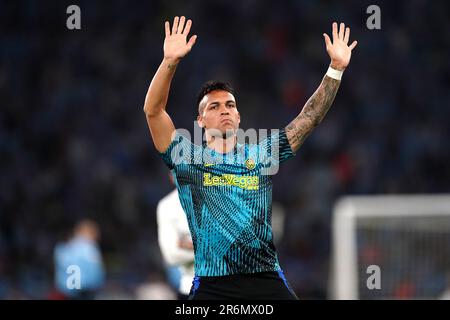 Lautaro Martinez di Inter Milan riconosce i tifosi prima della finale di UEFA Champions League allo Stadio Olimpico Ataturk di Istanbul. Data immagine: Sabato 10 giugno 2023. Foto Stock