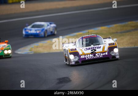 Le Mans, Francia. 10th giugno 2023. Jaguar XJR-9LM guidata da Jan Lammers, Johnny Dumfries e Andy Wallace, vincitore di le Mans 1988 durante la parata precedente alla 24 ore di le Mans 2023 sul circuito des 24 Heures du Mans dal 10 al 11 giugno 2023 a le Mans, Francia - Foto: Joao Filipe/DPPI/LiveMedia Credit: Agenzia indipendente per le foto/Alamy Live News Foto Stock