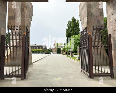 La Cattedrale di Etchmiadzin è la chiesa Madre della Chiesa Apostolica Armena Foto Stock