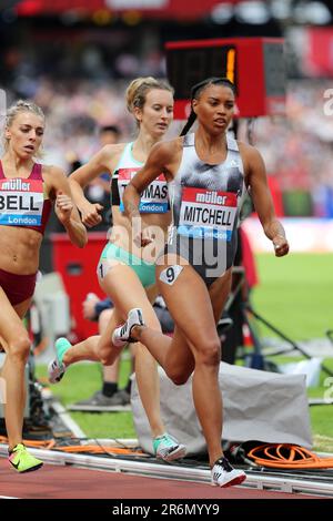Alexandra BELL (Gran Bretagna), Morgan MITCHELL (Australia), Carley THOMAS (Australia) in gara per la finale femminile del 800m al 2019, IAAF Diamond League, Anniversary Games, Queen Elizabeth Olympic Park, Stratford, Londra, Regno Unito. Foto Stock