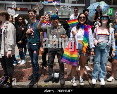 Boston, Massachusetts, Stati Uniti. 10th giugno, 2023. Le folle si sono rivelate per guardare e partecipare a BostonÃs Pride per la marcia della gente. (Credit Image: © sue Dorfman/ZUMA Press Wire) SOLO PER USO EDITORIALE! Non per USO commerciale! Foto Stock