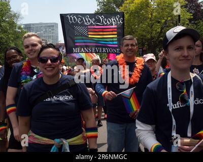 Boston, Massachusetts, Stati Uniti. 10th giugno, 2023. Le folle si sono rivelate per guardare e partecipare a BostonÃs Pride per la marcia della gente. (Credit Image: © sue Dorfman/ZUMA Press Wire) SOLO PER USO EDITORIALE! Non per USO commerciale! Foto Stock