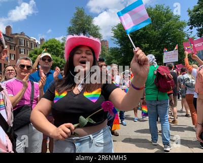 Boston, Massachusetts, Stati Uniti. 10th giugno, 2023. Le folle si sono rivelate per guardare e partecipare a BostonÃs Pride per la marcia della gente. (Credit Image: © sue Dorfman/ZUMA Press Wire) SOLO PER USO EDITORIALE! Non per USO commerciale! Foto Stock