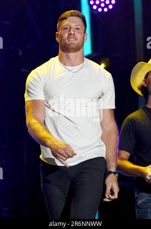 Nashville, Tennessee, Stati Uniti. 9th giugno, 2023. Will Levis, Tennessee Titans sul palco per il CMA Fest 2023 - VEN 2, Nissan Stadium, Nashville, TN 9 giugno 2023. Credit: Derek Storm/Everett Collection/Alamy Live News Foto Stock