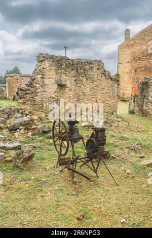 Le vecchie rovine della città Oradour-sur-Glane in Francia. Foto Stock