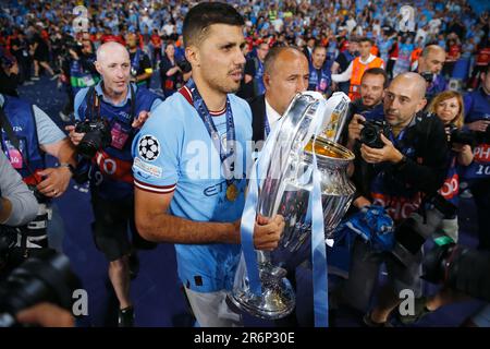 Istanbul, Turchia. 10th giugno, 2023. Rodri (Manc) Calcio : Rodri festeggia con il trofeo dopo aver vinto la finale della UEFA Champions League 2023 Istanbul match tra il Manchester City FC 1-0 FC Internazionale Milano allo Stadio Olimpico Ataturk di Istanbul, Turchia . Credit: Mutsu Kawamori/AFLO/Alamy Live News Foto Stock