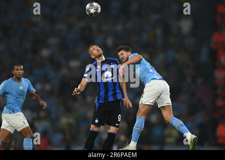 Istanbul, Turchia. 10th giugno 2023. Edin Dzeko (Inter)Ruben Dias (Manchester City) Durante la finale della UEFA Champions League tra l'Inter Manchester City 1-0 allo Stadio Olimpico Ataturk il 10 giugno 2023 a Istanbul, Trkiye. (Foto di Maurizio Borsari/AFLO) Foto Stock