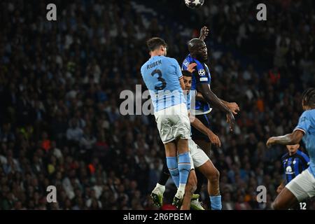 Istanbul, Turchia. 10th giugno 2023. Romelu Lukaku (Inter)Rodri Rodrigo Hernandez Cascante (Manchester City)Ruben Dias (Manchester City) durante la finale di UEFA Champions League tra l'Inter di Manchester City 1-0 allo Stadio Olimpico Ataturk il 10 giugno 2023 a Istanbul, Trkiye. Credit: Maurizio Borsari/AFLO/Alamy Live News Foto Stock