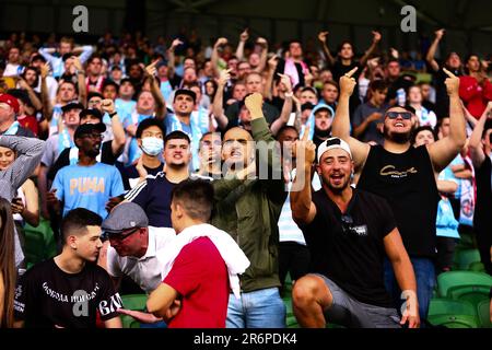 MELBOURNE, AUSTRALIA - 1 APRILE: I fan della città di Melbourne si emozionati durante la partita di calcio della Hyundai A-League tra il Western United FC e il Melbourne City FC il 1 aprile 2021 all'AAMI Park di Melbourne, Australia. Foto Stock