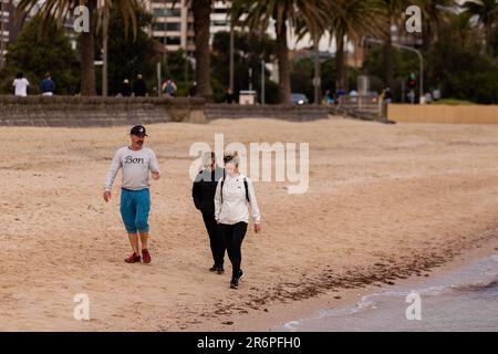 Tra le più severe leggi di blocco in Australia, molti vittoriani stanno volgendo le spalle alle misure draconiane che il governo statale ha messo in atto a causa del COVID 19 il 19 aprile 2020 a Melbourne, Australia. Foto Stock