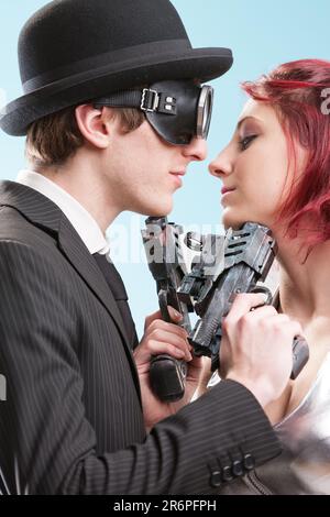 Spionaggio e romanticismo entwine. Due spie steampunk, lacerate tra amore fervente e una spietata rivalità Foto Stock