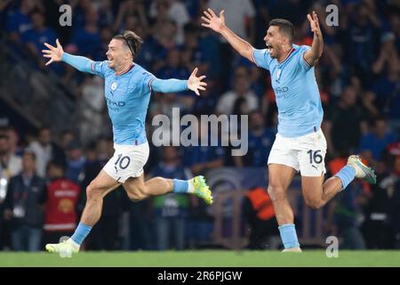 Istambul, Turchia. 11th giugno, 2023. Jack Grealish di Manchester City e Rodri di Manchester City celebrano la vittoria durante la finale di UEFA Champions League 2023 tra Manchester City e Inter allo Stadio Olimpico di Atatürk a Istanbul, Turchia il 10 giugno 2023 (Foto di Andrew SURMA/ Credit: Sipa USA/Alamy Live News Foto Stock