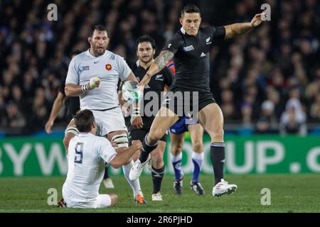 Sonny Bill Williams, neozelandese, in azione contro la Francia durante una partita di Pool A della Coppa del mondo di rugby 2011, Eden Park, Auckland, Nuova Zelanda, sabato, Settembre 24, 2011. Foto Stock