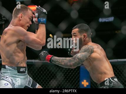 Vancouver, Vancouver, British Columbia, Canada. 10th giugno, 2023. VANCOUVER, BRITISH COLUMBIA - GIUGNO 10: (R-L) Dan IgE batte Nate Lanwehr durante l'evento UFC 289 alla Rogers Arena il 10 Giugno 2023 a Vancouver, British Columbia. (Credit Image: © Tomaz Jr/PX Imagens via ZUMA Press Wire) SOLO PER USO EDITORIALE! Non per USO commerciale! Foto Stock