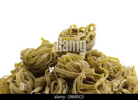 La pasta italiana (tagliatelle) con spinaci sul tovagliolo, primo piano Foto Stock