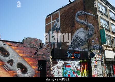 La gru dal belga artista di strada Roa in Hanbury Street appena fuori la Brick Lane, Shoreditch, East London, Regno Unito. Foto Stock