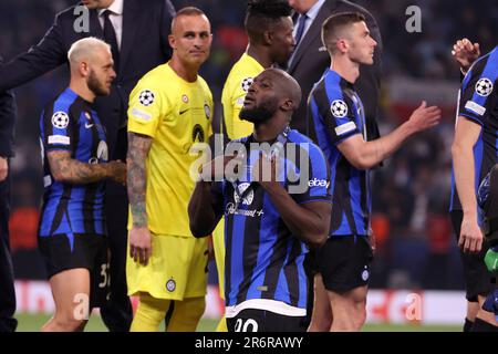 Istanbul, Turquie. 10th giugno, 2023. Romelu Lukaku dell'Inter Milan si trova in una posizione di sfavore durante la cerimonia del trofeo a seguito della UEFA Champions League, finale di calcio tra il Manchester City FC e il FC Internazionale (Inter Milan) il 10 giugno 2023 all'Ataturk Olympic Stadium di Istanbul, Turchia - Foto Jean Catuffe/DPPI Credit: DPI Media/Alamy Live News Foto Stock