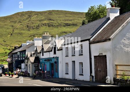 Repubblica d'Irlanda caratteristica, le immagini mostrano la posizione del film il campo. KILLARY FJORD, Connemara cottage, asini, FIUME OWENRIFF, Contea di Galway Foto Stock