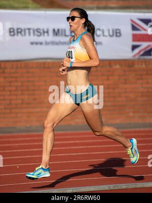 Jessica Warner-Judd (180) di Blackburn che gareggia nella gara femminile di 1500m A al British Milers Club Grand Prix, Paula Ratcliffe Stadium, Loughboro Foto Stock