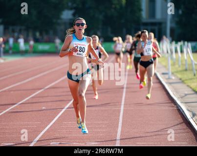 Jessica Warner-Judd (180) di Blackburn che gareggia nella gara femminile di 1500m A al British Milers Club Grand Prix, Paula Ratcliffe Stadium, Loughboro Foto Stock