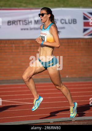 Jessica Warner-Judd (180) di Blackburn che gareggia nella gara femminile di 1500m A al British Milers Club Grand Prix, Paula Ratcliffe Stadium, Loughboro Foto Stock