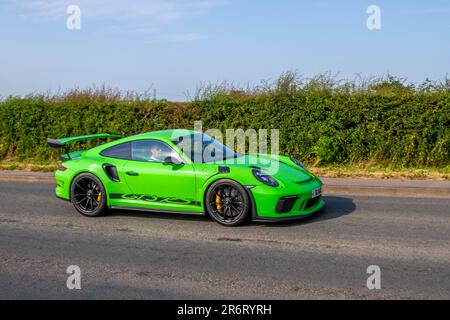 2018 Green Porsche 911 GT3 RS S-A, benzina flat-Six da 4,0 litri; Classic & Performance Motor Show presso Hoghton Tower; Supercar Showtime giugno 2023 Foto Stock