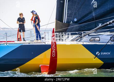 Scheveningen, Paesi Bassi. 11th giugno 2023. SCHEVENINGEN - Re Willem-Alexander e Regina Maxima visitano il Team JAJO olandese guidato da Jelmer van Beek. Il team ha gareggiato nella classe VO65 dell’Ocean Race. ANP JEFFREY GROENEWEG netherlands OUT - belgium OUT Credit: ANP/Alamy Live News Foto Stock