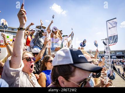 Scheveningen, Paesi Bassi. 11th giugno 2023. SCHEVENINGEN - Re Willem-Alexander e Regina Maxima visitano il traguardo della sesta tappa della Ocean Race. L'Ocean Race è una delle più grandi competizioni velistiche del mondo. ANP JEFFREY GROENEWEG netherlands OUT - belgium OUT Credit: ANP/Alamy Live News Foto Stock