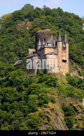 Renania-Palatinato, navigazione sul Reno, castello vicino a San Goarshausen, traghetto sul Reno Loreley, città di Loreley, Sankt Goarshausen, Castello di Katz Foto Stock