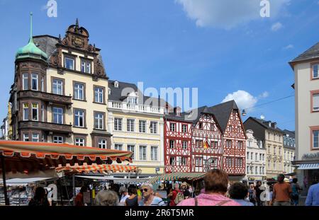 Renania-Palatinato, Treviri, zona pedonale, strada dello shopping, mercato principale nel centro Foto Stock