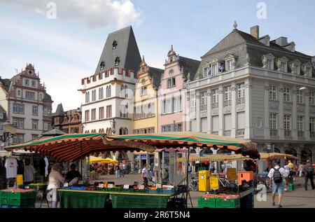 Renania-Palatinato, Treviri, zona pedonale, strada dello shopping, mercato principale nel centro Foto Stock