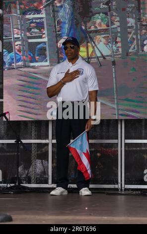 New York City, Stati Uniti. 10th giugno, 2023. Il sindaco di New York, Eric Adams, riceve un premio di proclama al 116th Street festival di New York City, NY, 10 giugno 2023. (Foto di Steve Sanchez/Sipa USA) Credit: Sipa USA/Alamy Live News Foto Stock