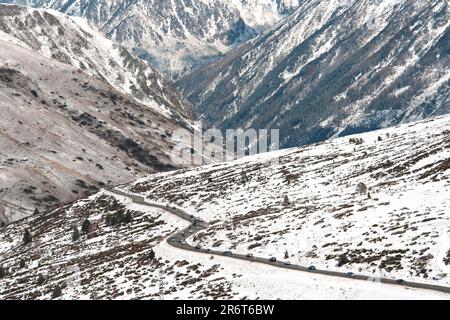 Strada nella zona di confine franco-andorrana Andorra Foto Stock