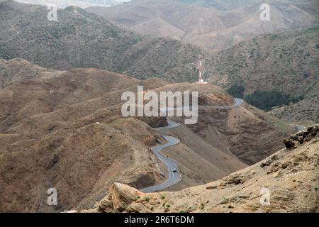 Passa la strada per Tizi`n Tichka a sud di Marrakech, Alto Atlante Marocco Foto Stock