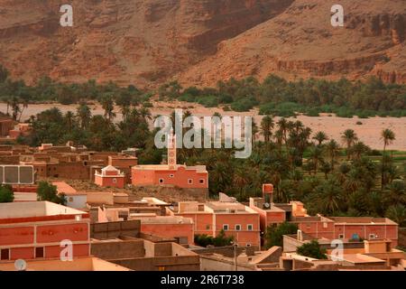 Villaggio di montagna in Anti Atlas vicino Ait Herbil Marocco Foto Stock